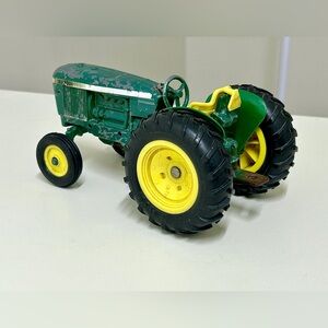 Vtg ERTL Die Cast Metal Swivel Front Wheel Steering Toy Tractor